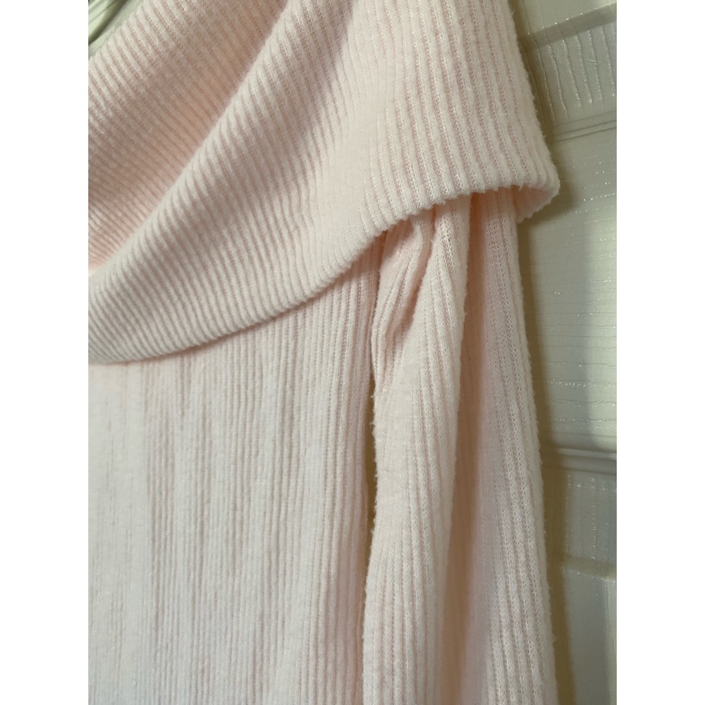 Elegant Off-Shoulder Ribbed Knit Top - Picture 7 of 10